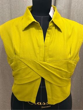 MICAS CURVE NWT Linen blend Twist-Front Collared Top in Chartreuse